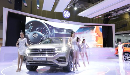 Dàn ‘chân dài’ gợi cảm tại triển lãm Vietnam Motor Show 2018